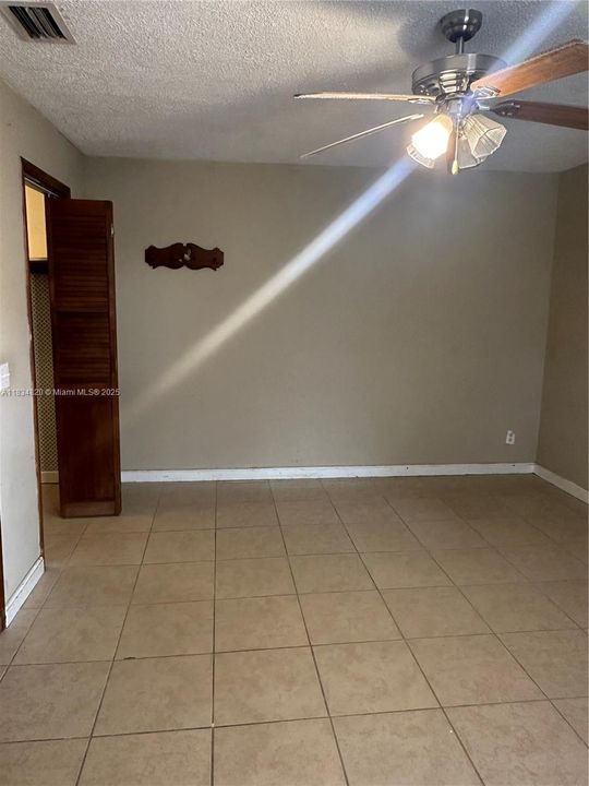 En Venta: $180,000 (2 camas, 1 baños, 1024 Pies cuadrados)