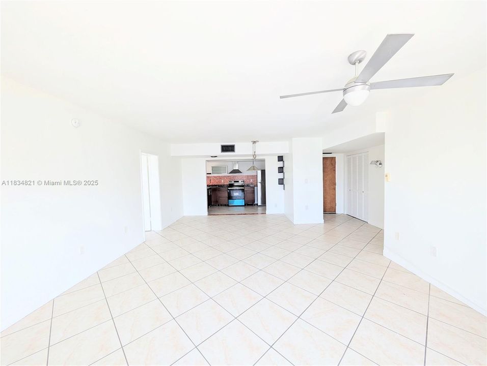 En Venta: $352,500 (2 camas, 2 baños, 1140 Pies cuadrados)