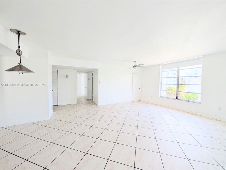 En Venta: $352,500 (2 camas, 2 baños, 1140 Pies cuadrados)