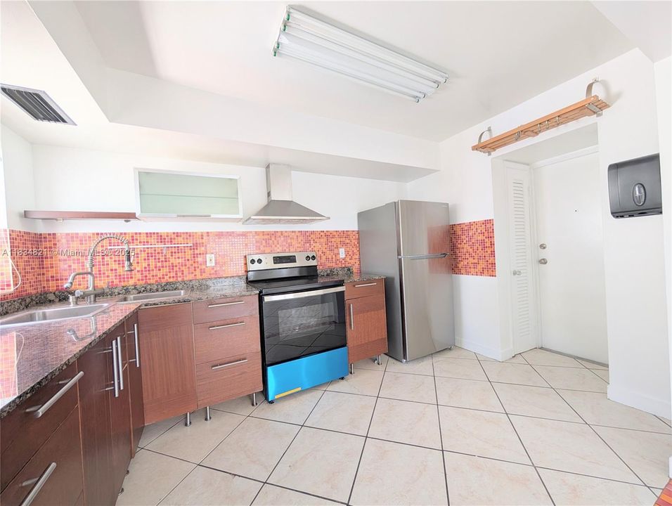 En Venta: $352,500 (2 camas, 2 baños, 1140 Pies cuadrados)
