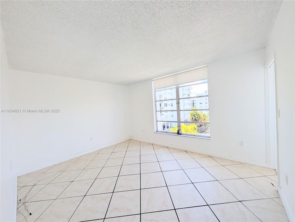 En Venta: $352,500 (2 camas, 2 baños, 1140 Pies cuadrados)