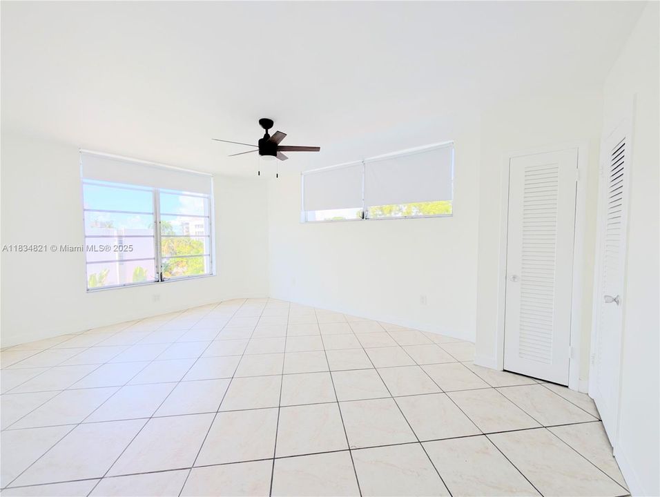 En Venta: $352,500 (2 camas, 2 baños, 1140 Pies cuadrados)