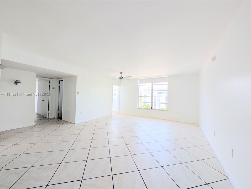 En Venta: $352,500 (2 camas, 2 baños, 1140 Pies cuadrados)