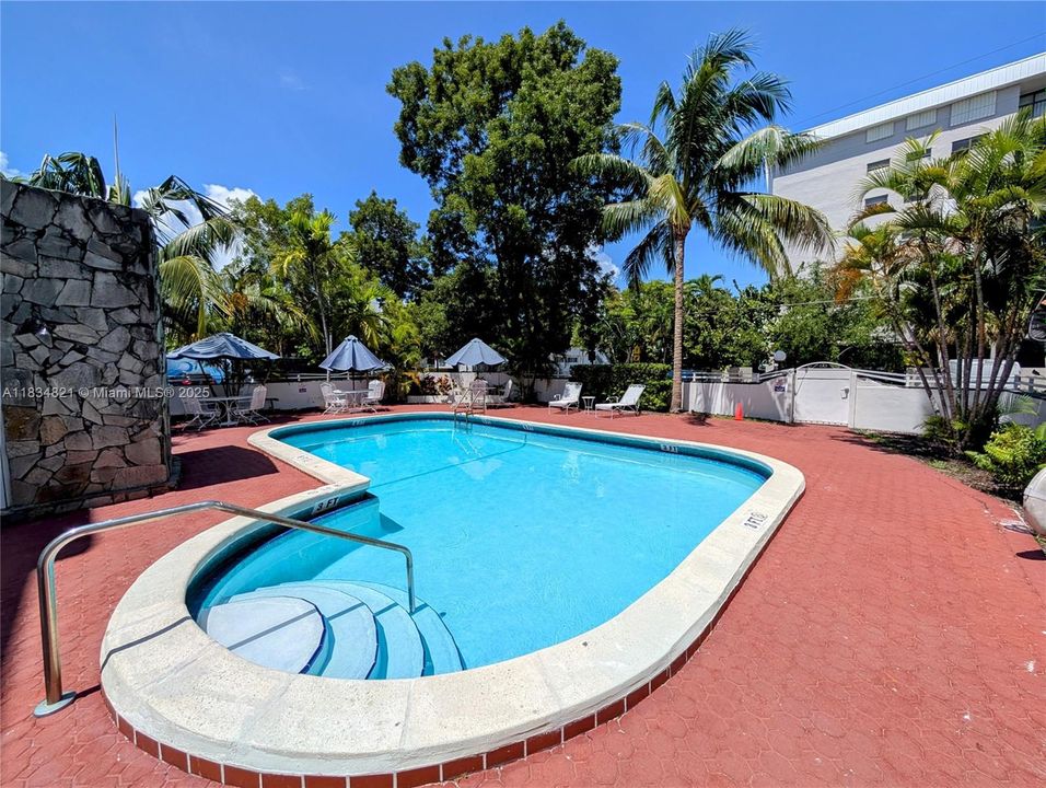 En Venta: $352,500 (2 camas, 2 baños, 1140 Pies cuadrados)