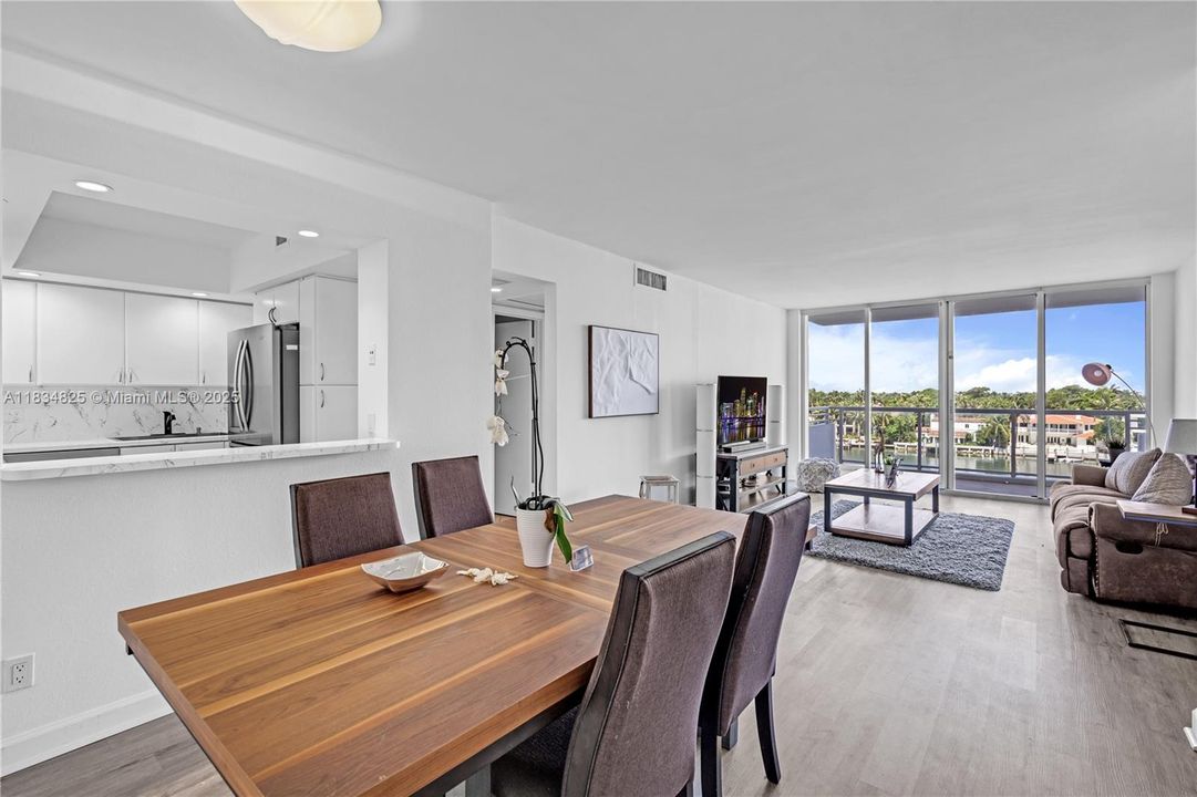 Recently Sold: $550,000 (2 beds, 2 baths, 1190 Square Feet)