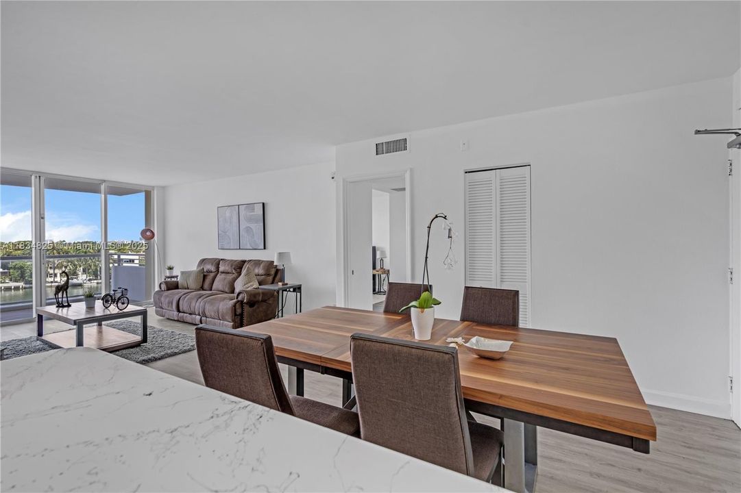 Recently Sold: $550,000 (2 beds, 2 baths, 1190 Square Feet)