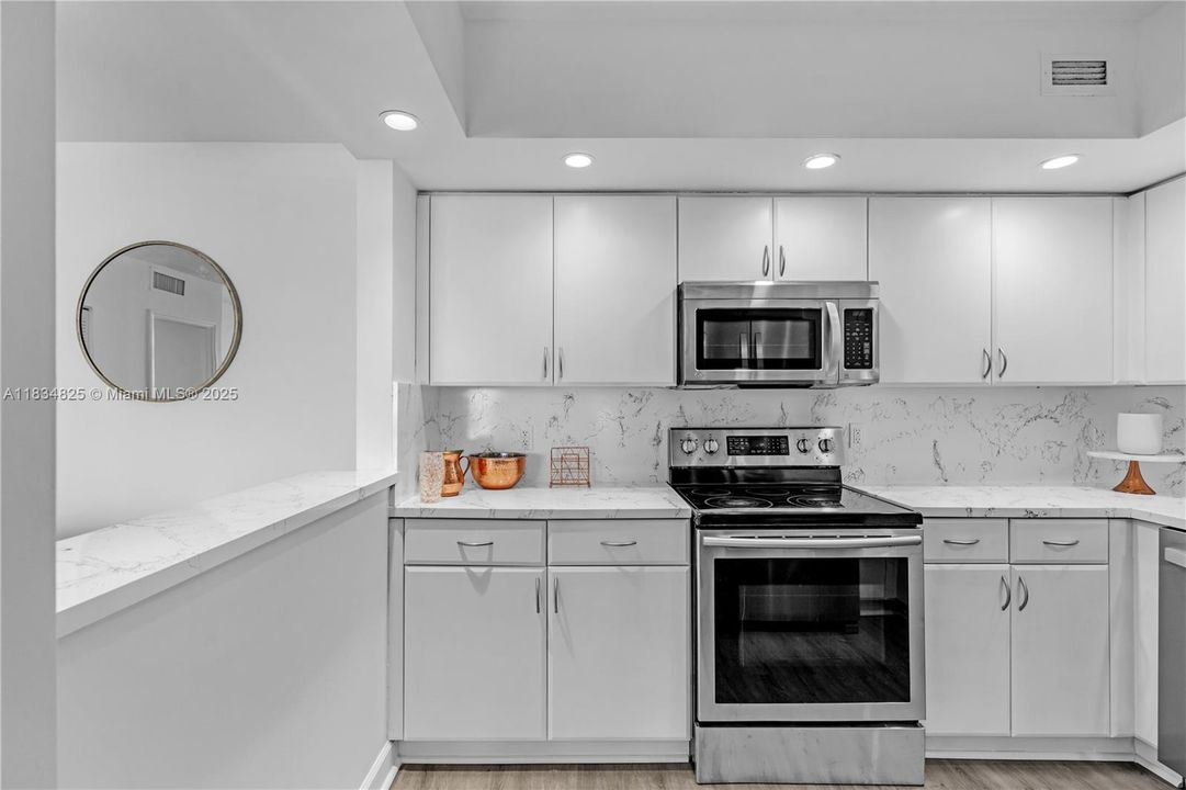 Recently Sold: $550,000 (2 beds, 2 baths, 1190 Square Feet)