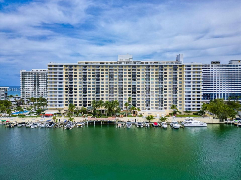 Recently Sold: $550,000 (2 beds, 2 baths, 1190 Square Feet)