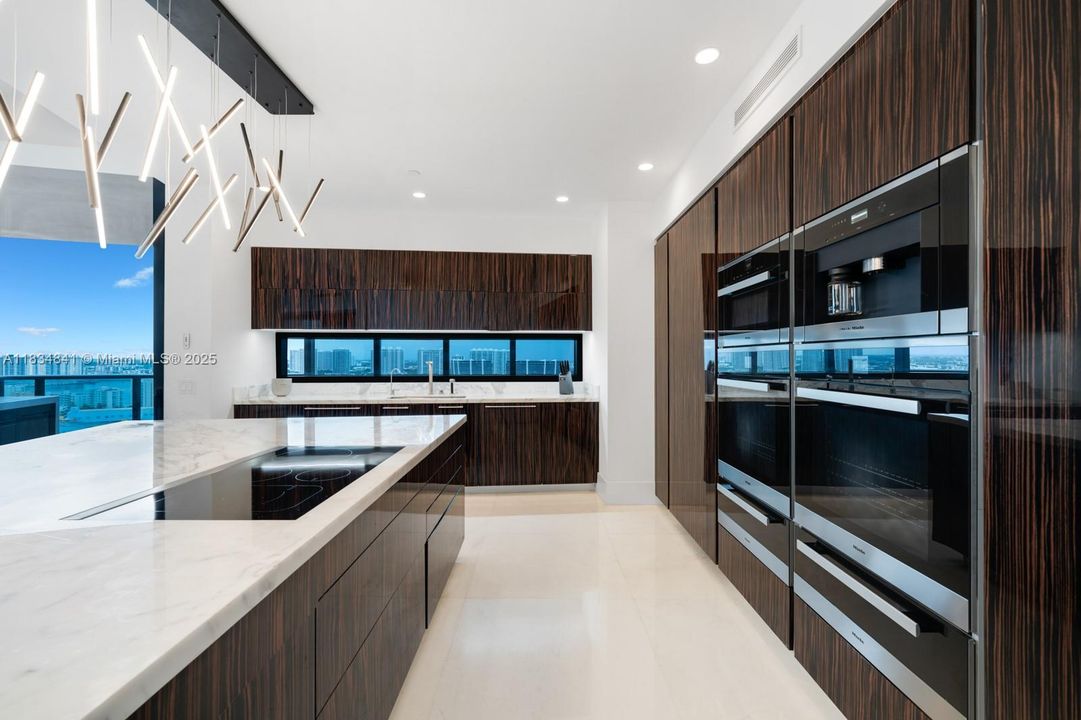 На продажу: $3,880,000 (3 спален, 4 ванн, 3171 Квадратных фут)