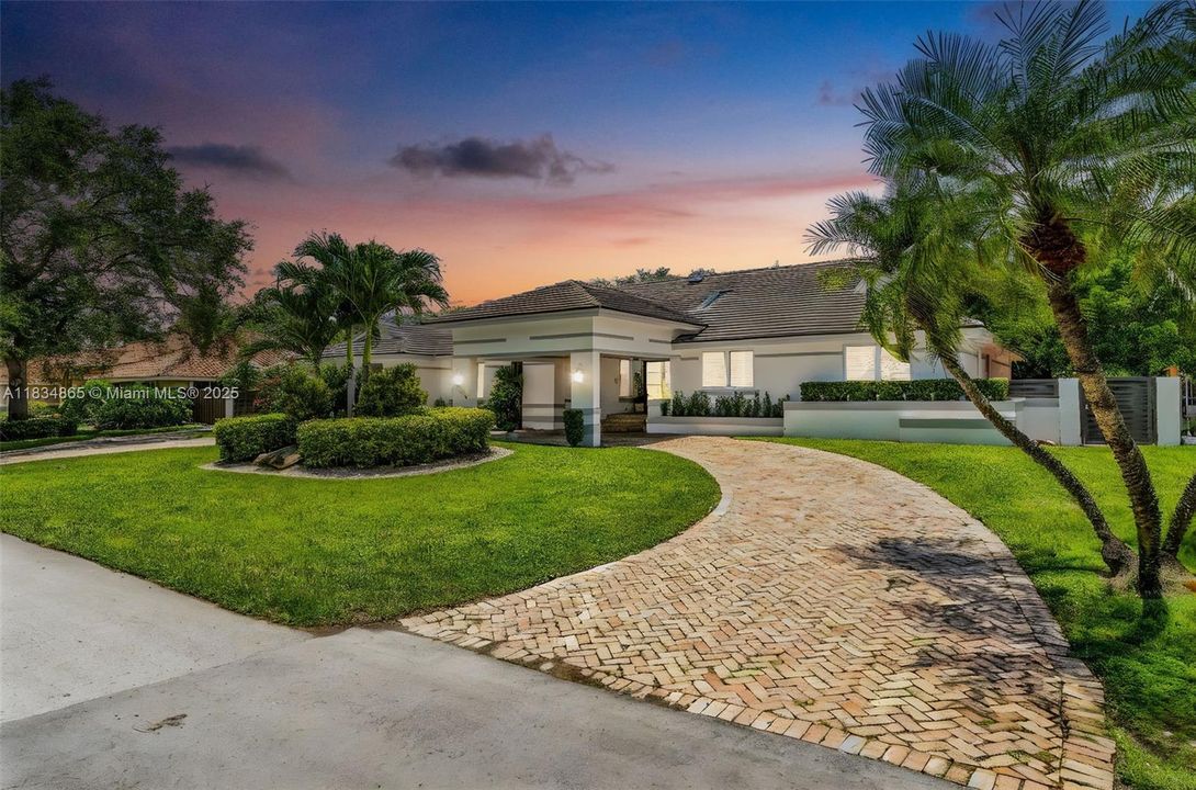 Recently Sold: $1,645,000 (5 beds, 4 baths, 3545 Square Feet)