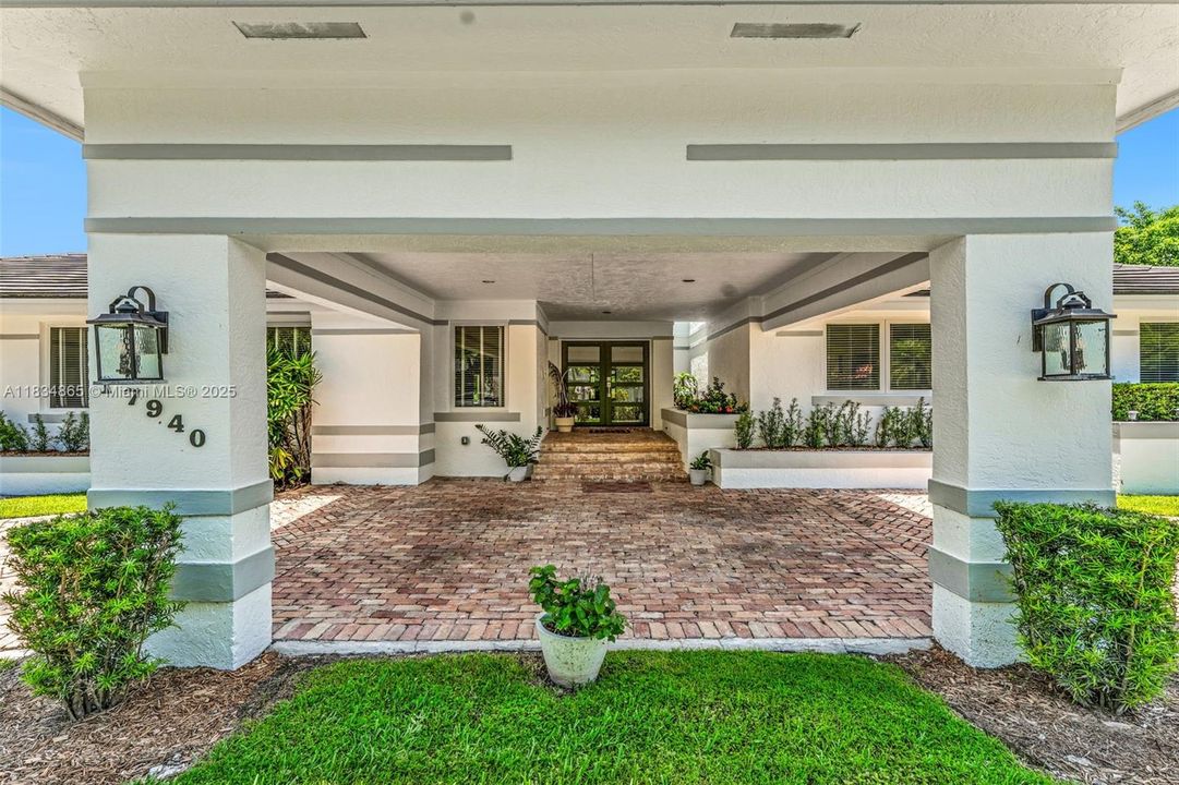 Recently Sold: $1,645,000 (5 beds, 4 baths, 3545 Square Feet)