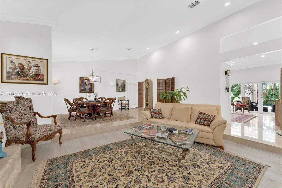 Recently Sold: $1,645,000 (5 beds, 4 baths, 3545 Square Feet)