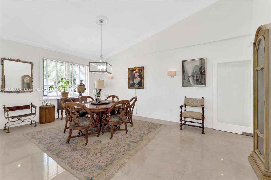 Recently Sold: $1,645,000 (5 beds, 4 baths, 3545 Square Feet)