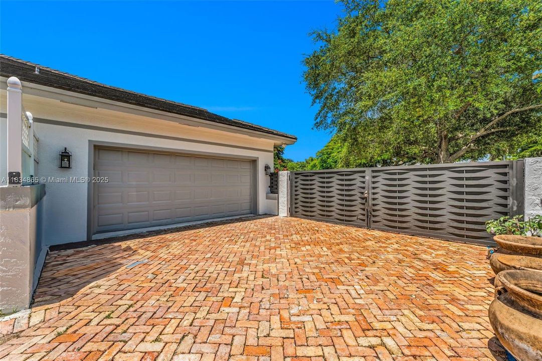 Recently Sold: $1,645,000 (5 beds, 4 baths, 3545 Square Feet)