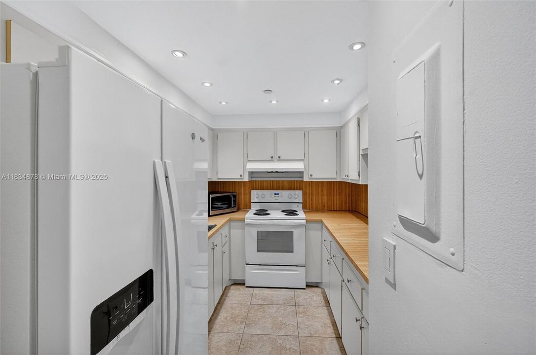 Под контрактом: $495,000 (1 спален, 1 ванн, 1030 Квадратных фут)