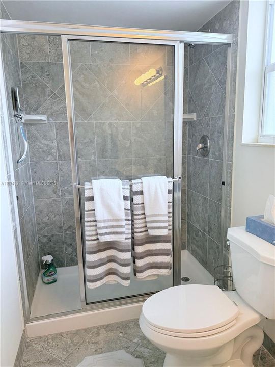 待售: $179,999 (1 贝兹, 1 浴室, 710 平方英尺)