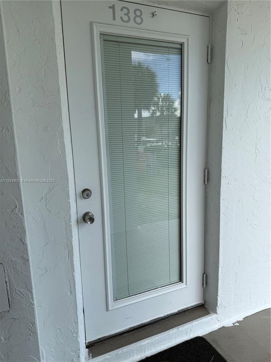 待售: $179,999 (1 贝兹, 1 浴室, 710 平方英尺)