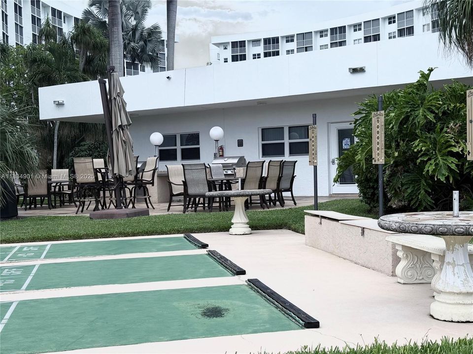 待售: $179,999 (1 贝兹, 1 浴室, 710 平方英尺)