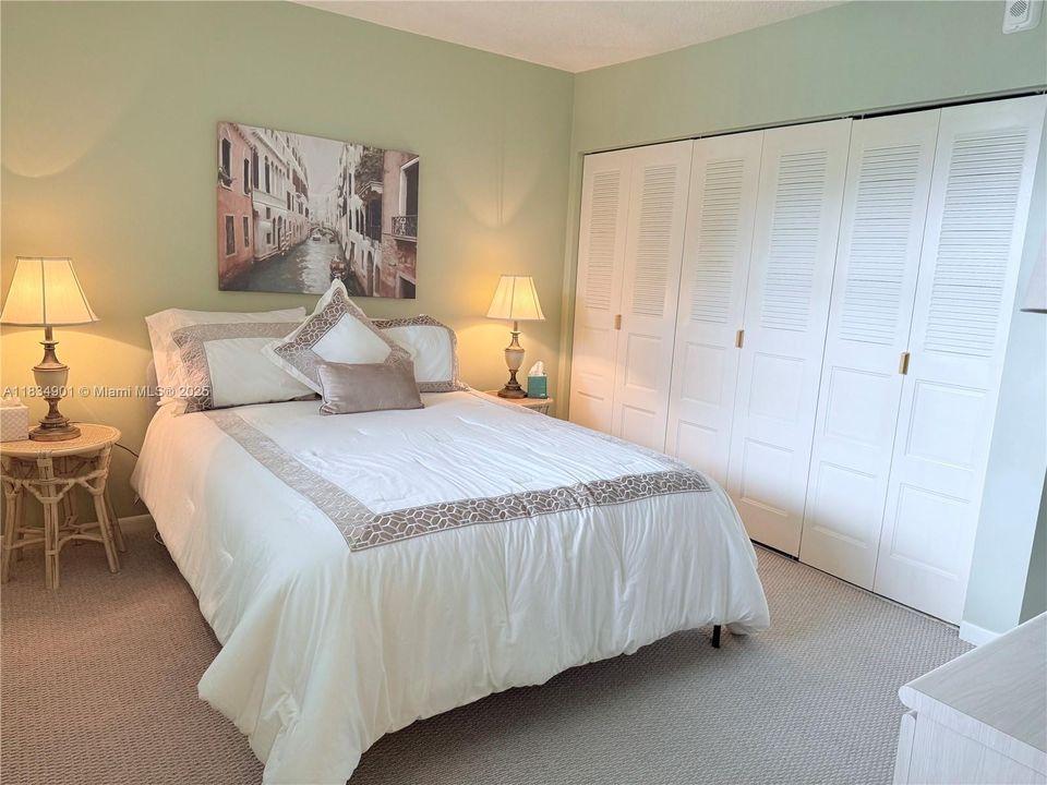 待售: $179,999 (1 贝兹, 1 浴室, 710 平方英尺)