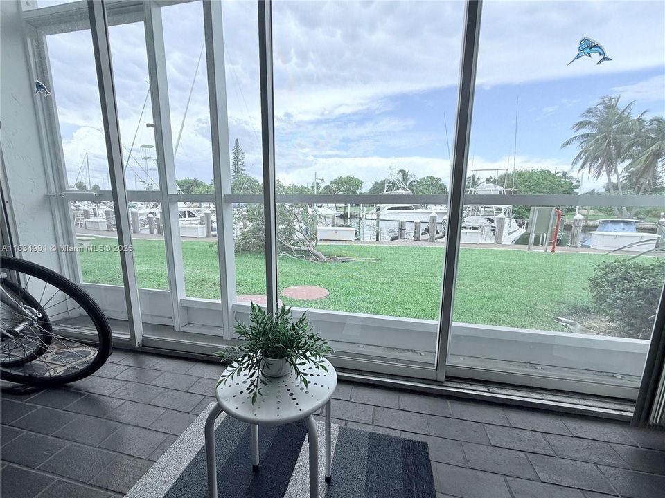 待售: $179,999 (1 贝兹, 1 浴室, 710 平方英尺)