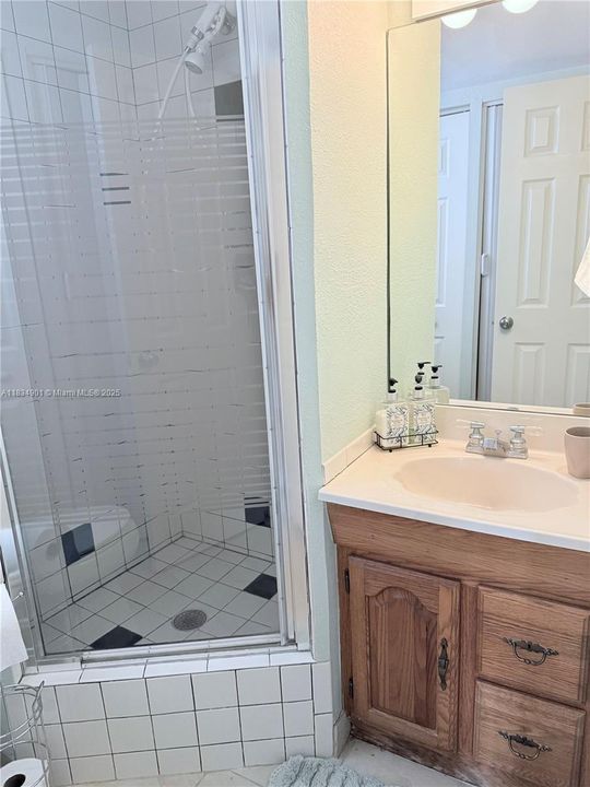 待售: $179,999 (1 贝兹, 1 浴室, 710 平方英尺)