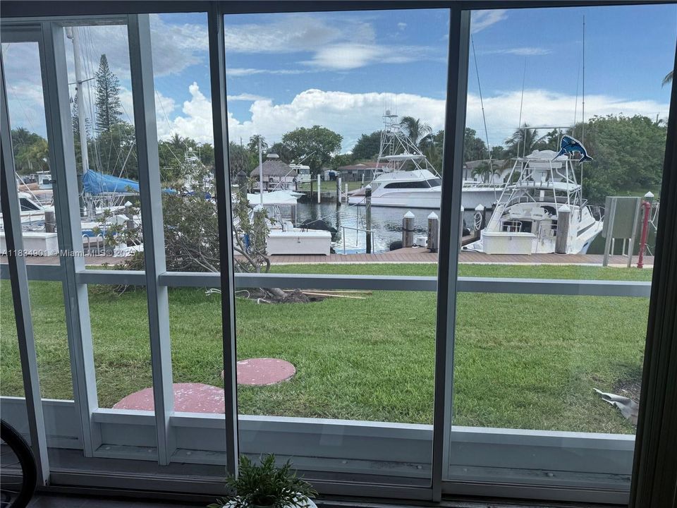 待售: $179,999 (1 贝兹, 1 浴室, 710 平方英尺)