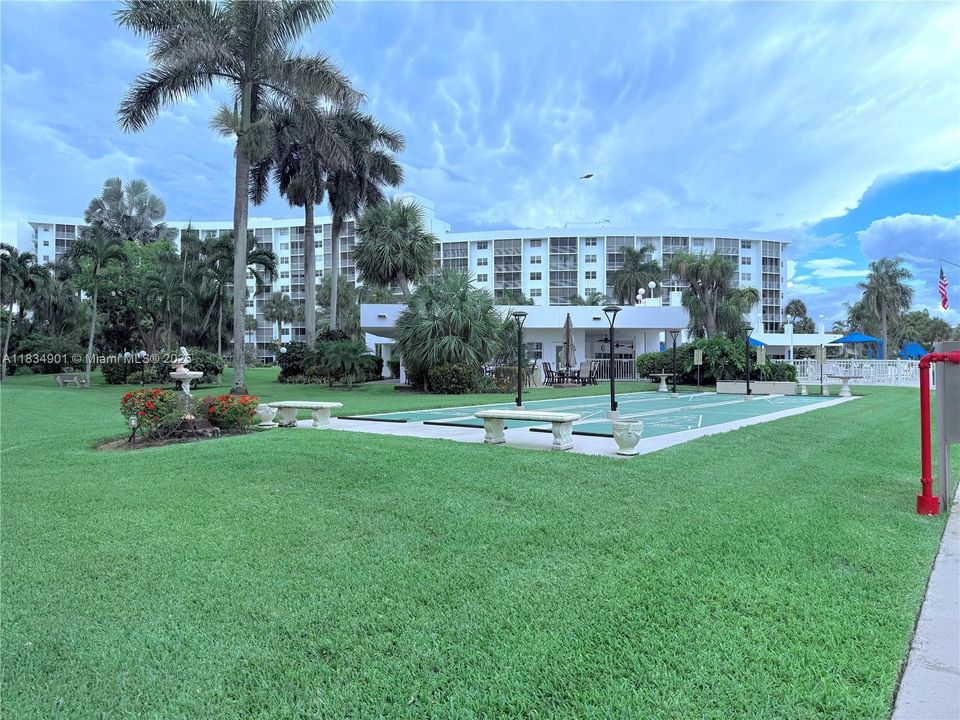 待售: $179,999 (1 贝兹, 1 浴室, 710 平方英尺)