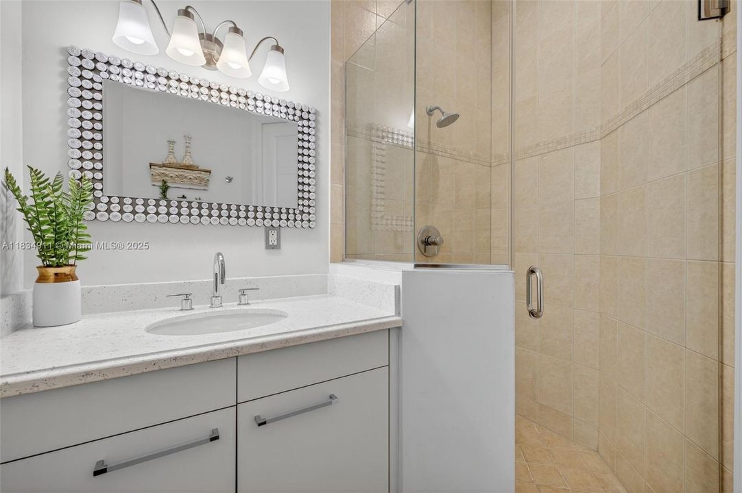 合同活跃: $814,900 (6 贝兹, 5 浴室, 3408 平方英尺)