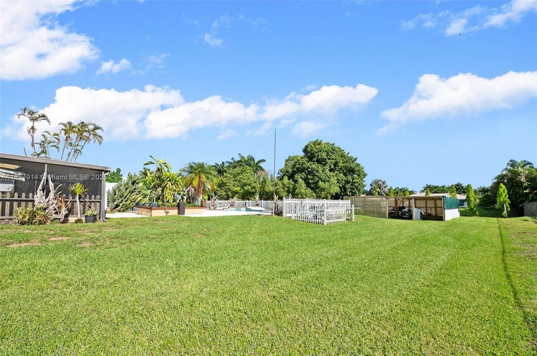 Activo con contrato: $875,000 (3 camas, 2 baños, 1894 Pies cuadrados)