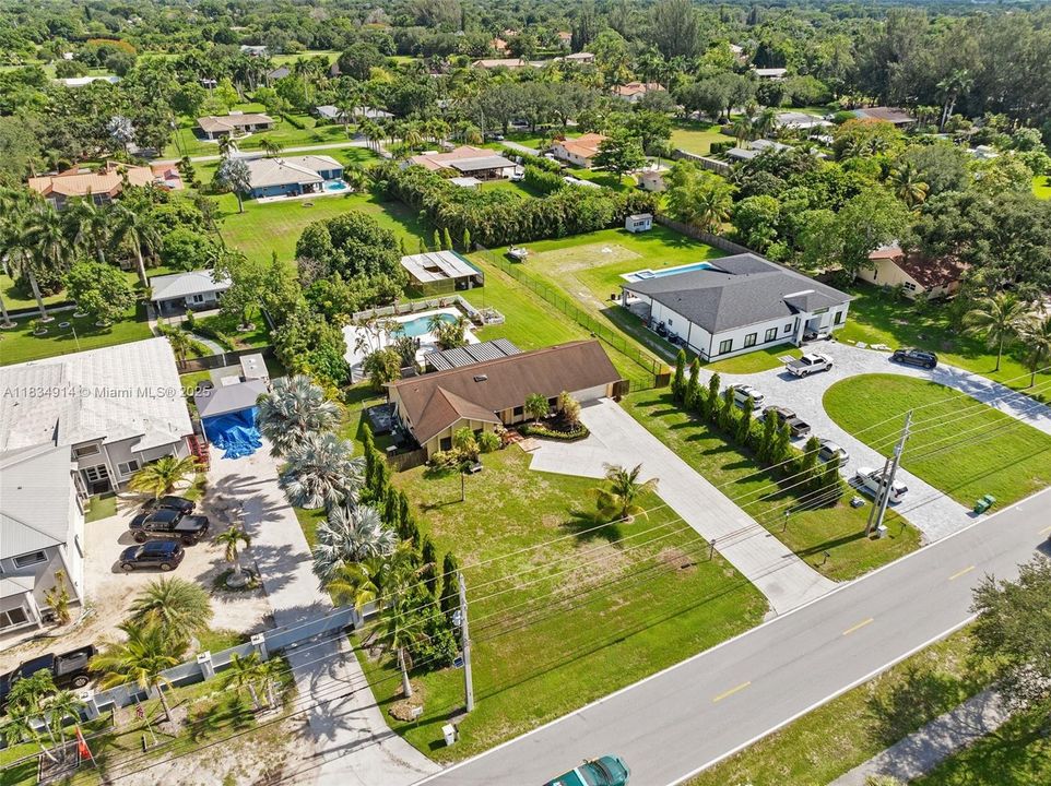 Activo con contrato: $875,000 (3 camas, 2 baños, 1894 Pies cuadrados)