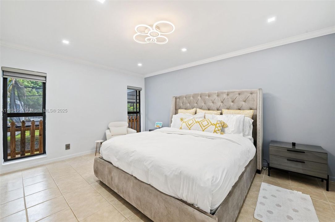 Activo con contrato: $875,000 (3 camas, 2 baños, 1894 Pies cuadrados)