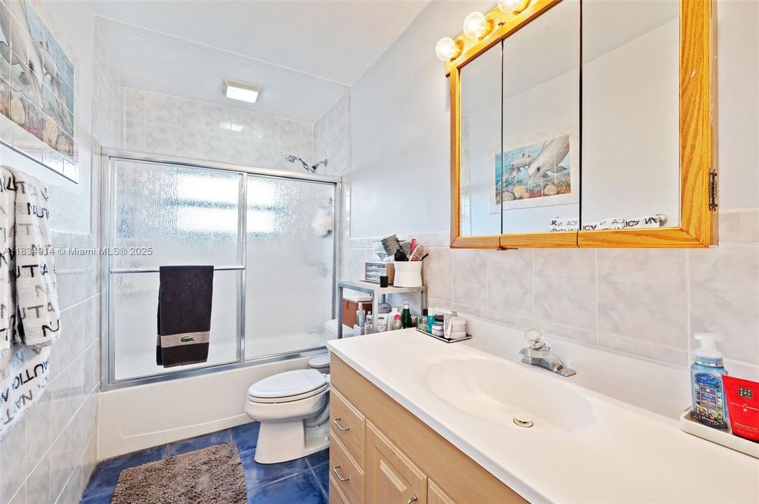 Activo con contrato: $875,000 (3 camas, 2 baños, 1894 Pies cuadrados)