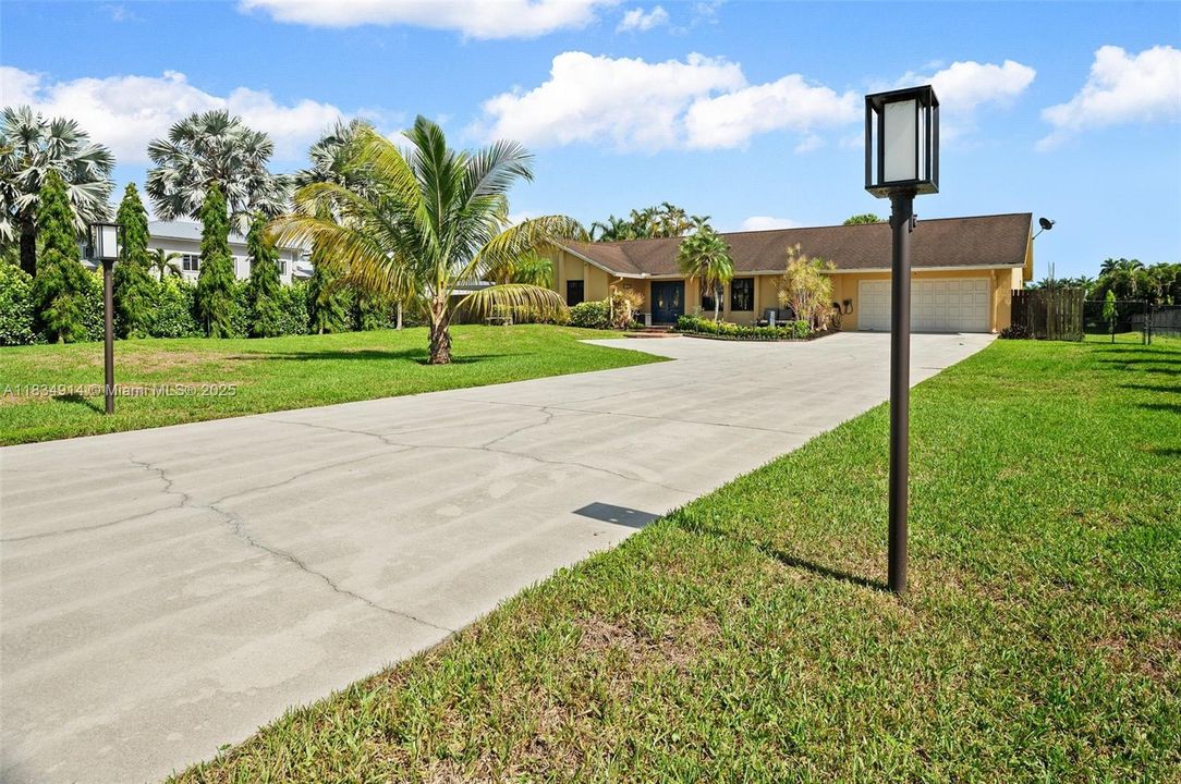 Activo con contrato: $875,000 (3 camas, 2 baños, 1894 Pies cuadrados)