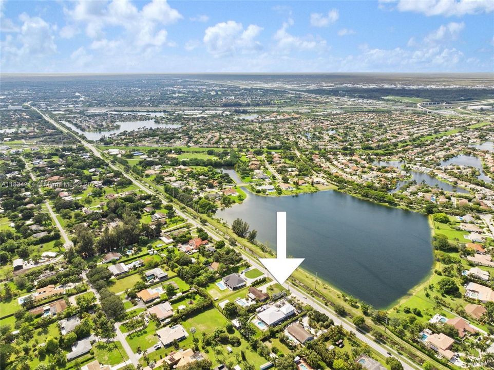 Activo con contrato: $875,000 (3 camas, 2 baños, 1894 Pies cuadrados)