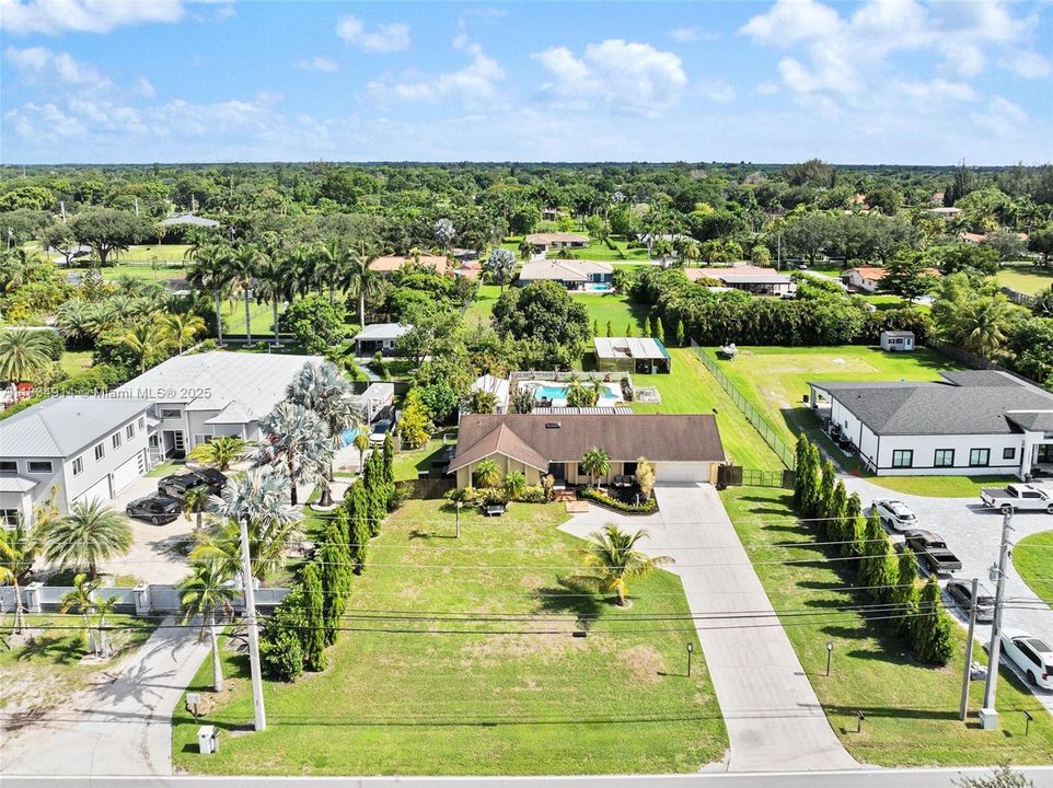 Activo con contrato: $875,000 (3 camas, 2 baños, 1894 Pies cuadrados)