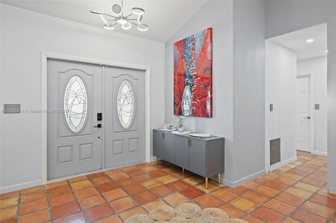 Activo con contrato: $875,000 (3 camas, 2 baños, 1894 Pies cuadrados)