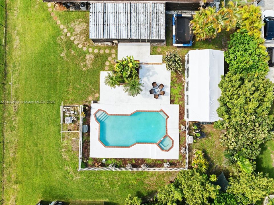 Activo con contrato: $875,000 (3 camas, 2 baños, 1894 Pies cuadrados)