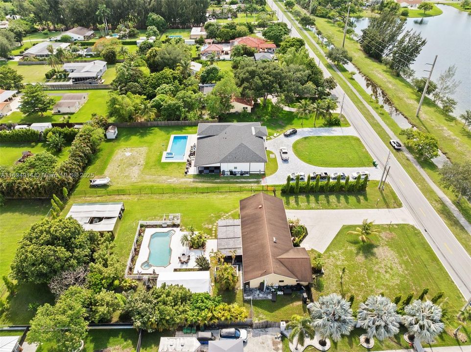 Activo con contrato: $875,000 (3 camas, 2 baños, 1894 Pies cuadrados)