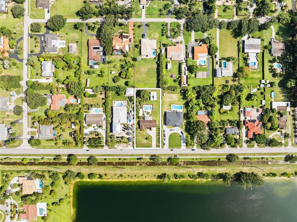 Activo con contrato: $875,000 (3 camas, 2 baños, 1894 Pies cuadrados)