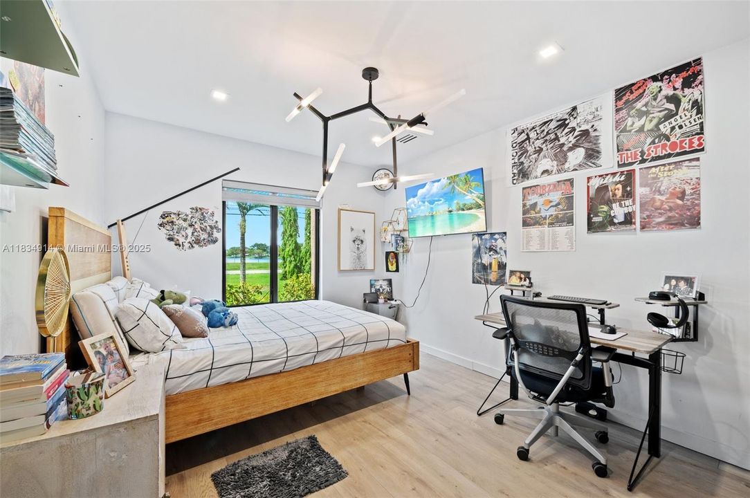 Activo con contrato: $875,000 (3 camas, 2 baños, 1894 Pies cuadrados)