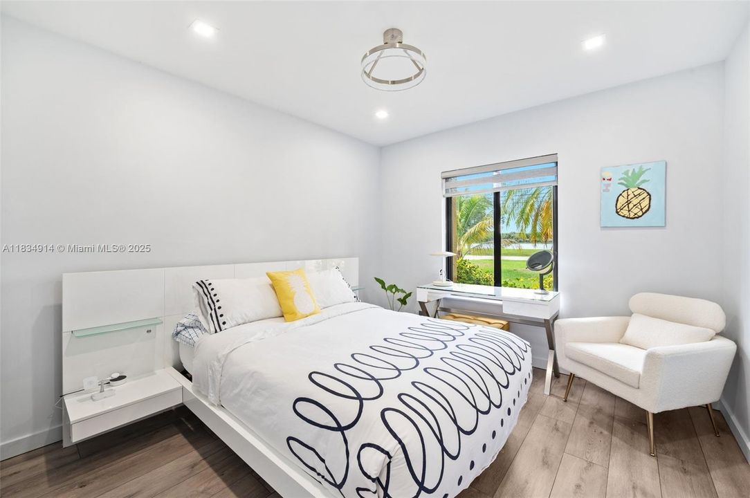 Activo con contrato: $875,000 (3 camas, 2 baños, 1894 Pies cuadrados)