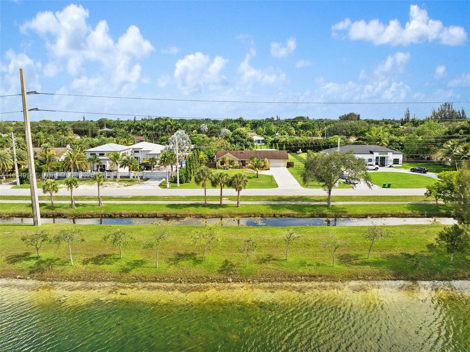 Activo con contrato: $875,000 (3 camas, 2 baños, 1894 Pies cuadrados)