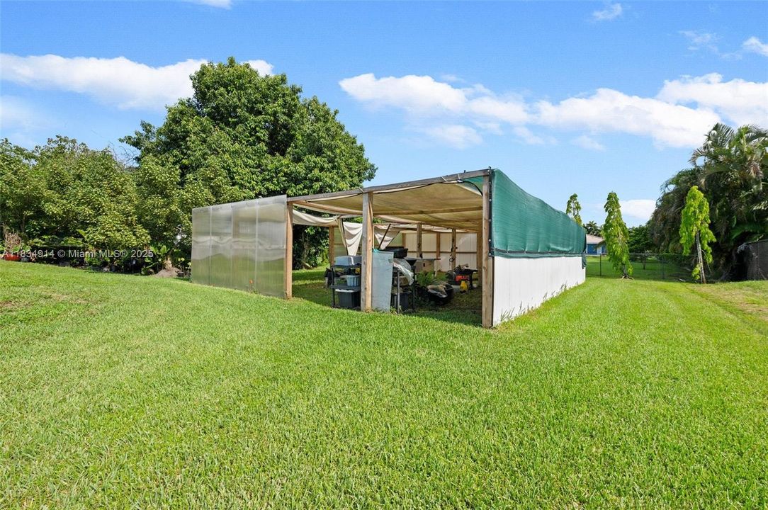 Activo con contrato: $875,000 (3 camas, 2 baños, 1894 Pies cuadrados)