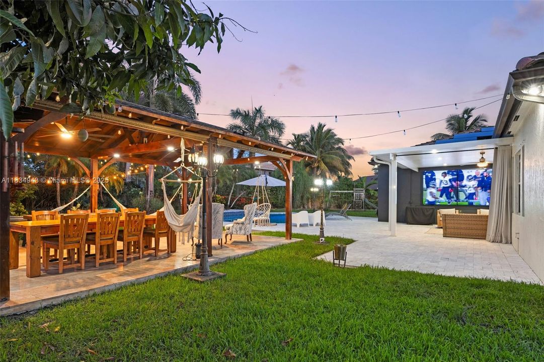 For Sale: $1,297,500 (5 beds, 3 baths, 2901 Square Feet)