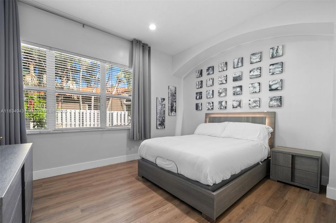 For Sale: $1,297,500 (5 beds, 3 baths, 2901 Square Feet)