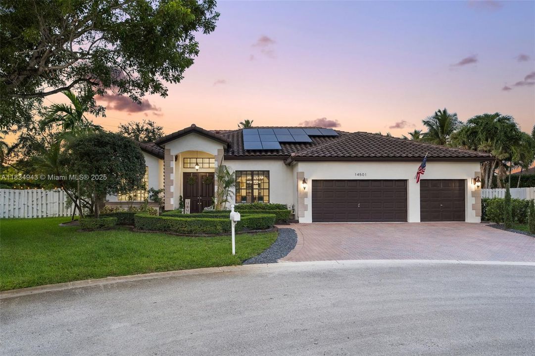 For Sale: $1,297,500 (5 beds, 3 baths, 2901 Square Feet)