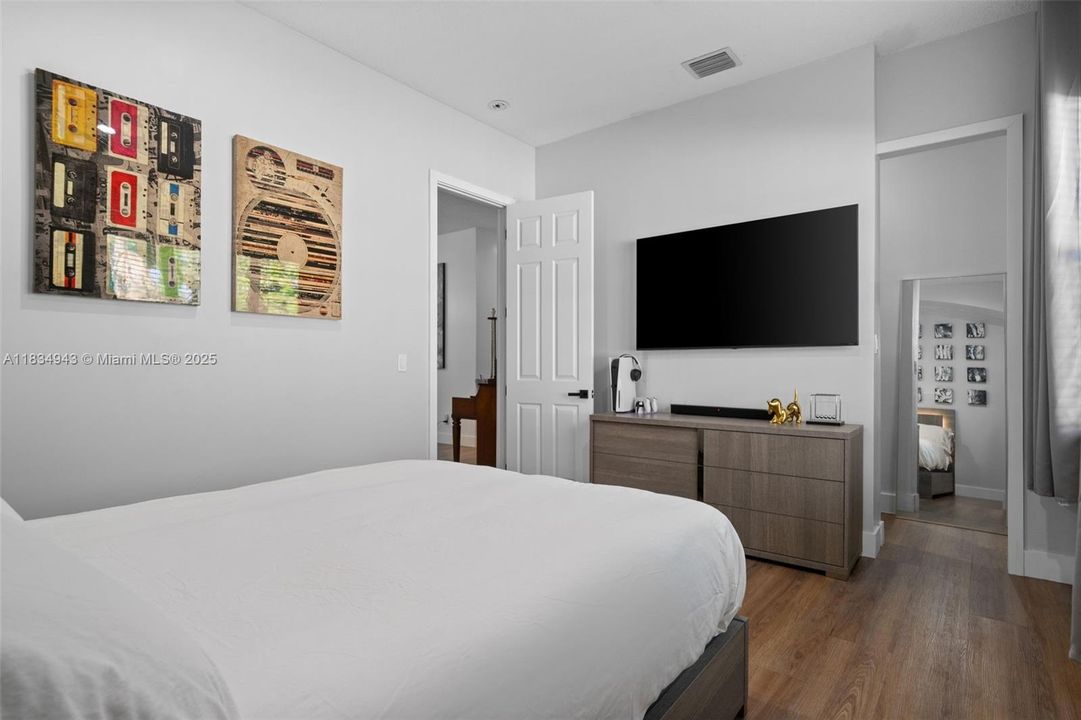 For Sale: $1,297,500 (5 beds, 3 baths, 2901 Square Feet)