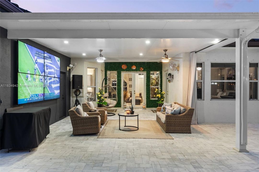 For Sale: $1,297,500 (5 beds, 3 baths, 2901 Square Feet)