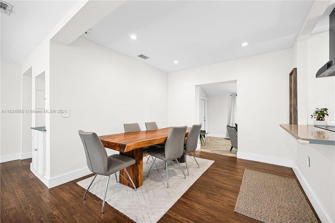 Activo con contrato: $775,000 (3 camas, 2 baños, 1315 Pies cuadrados)