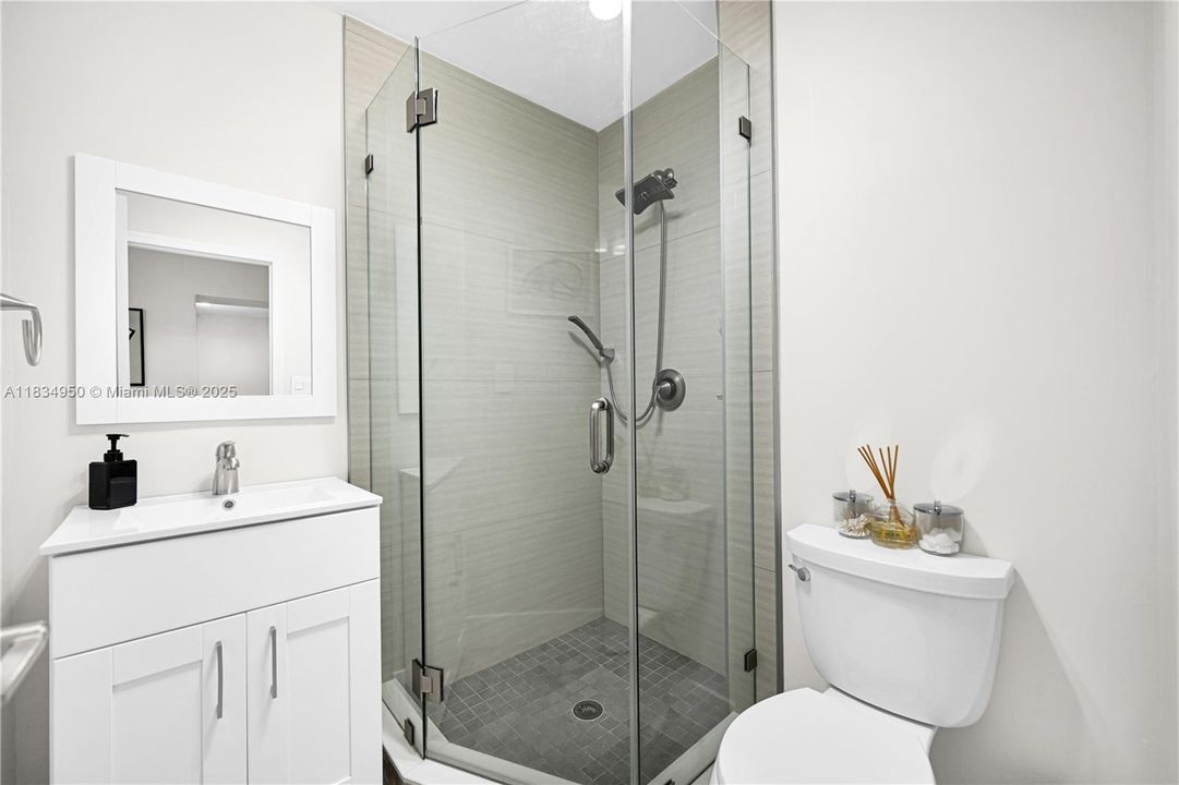 Activo con contrato: $775,000 (3 camas, 2 baños, 1315 Pies cuadrados)